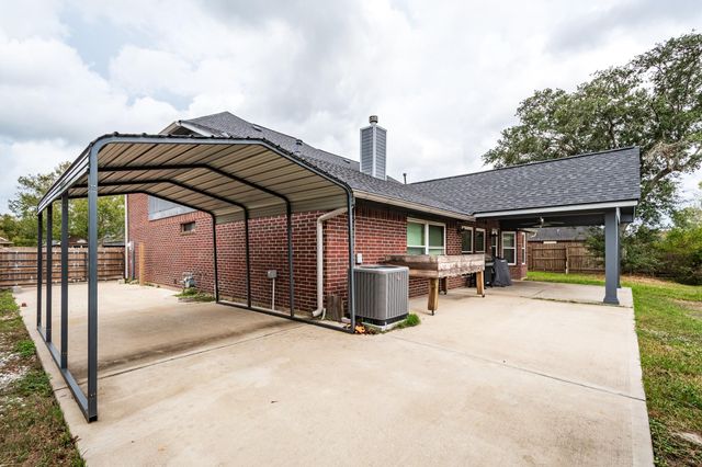 3401 Wood Fox Drive, Alvin, TX 77511
