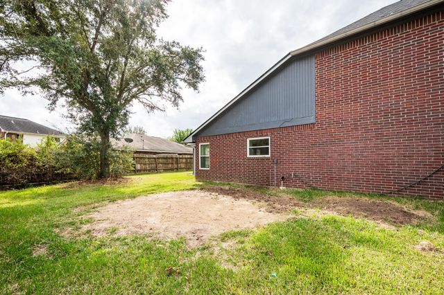 3401 Wood Fox Drive, Alvin, TX 77511