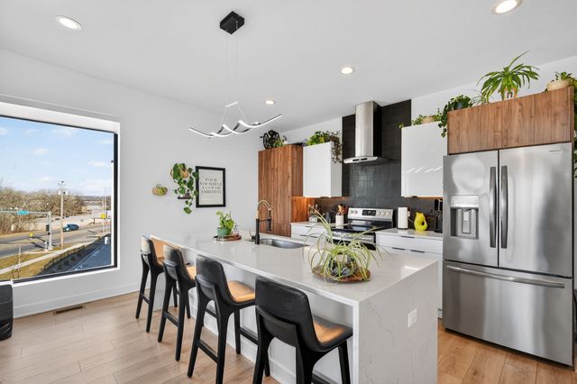 550 Indianola Road 1, Des Moines, IA 50315