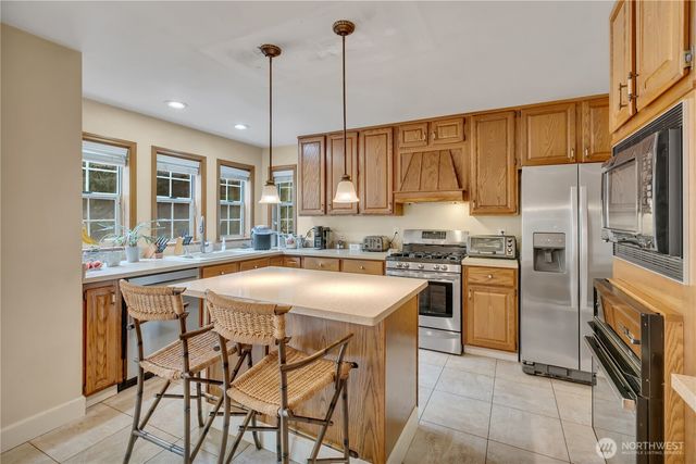 2827 71st Avenue NW, Gig Harbor, WA 98335