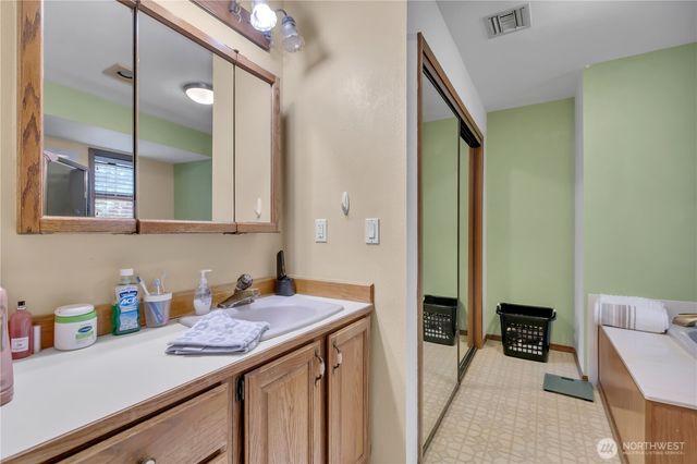 2827 71st Avenue NW, Gig Harbor, WA 98335