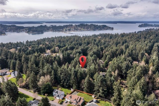 2827 71st Avenue NW, Gig Harbor, WA 98335