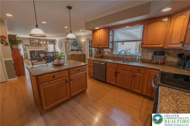 7264 Snowberry Court, Lower Macungie Twp, PA 18062