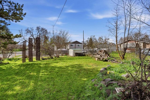 1528 E Boone Ave, Spokane, WA 99202