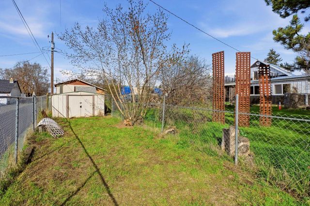 1528 E Boone Ave, Spokane, WA 99202