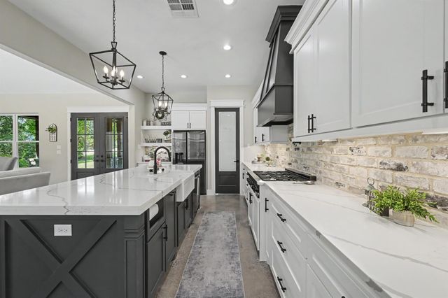 7093 Texas Trace, Montgomery, TX 77316