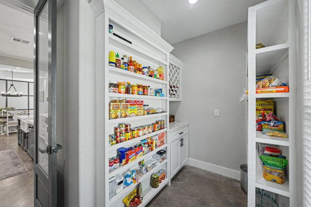 7093 Texas Trace, Montgomery, TX 77316