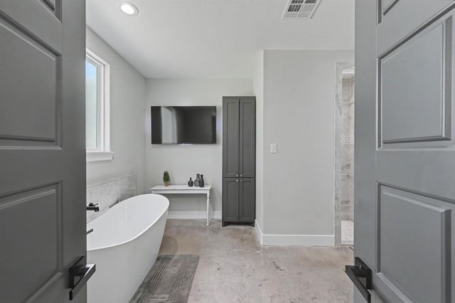 7093 Texas Trace, Montgomery, TX 77316
