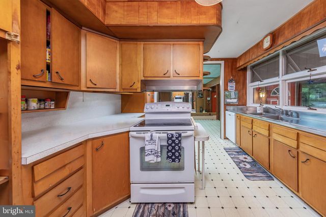 1502 S LAKESHORE DR, Browns Mills, NJ 08015