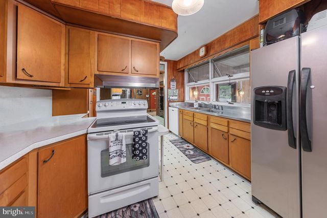 1502 S LAKESHORE DR, Browns Mills, NJ 08015