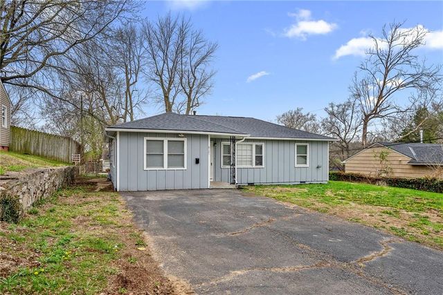 6121 Cleveland Avenue, Kansas City, KS 66104