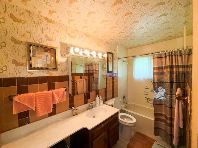 9201 Juniper Avenue, Gary, IN 46403