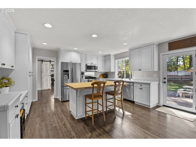 16565 Se WARNOCK Ln, Milwaukie, OR 97267