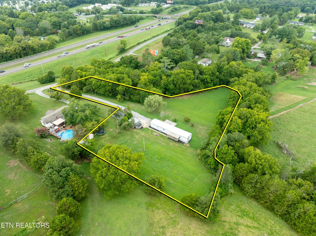 141 Cox Loy Lane, Clinton, TN 37716