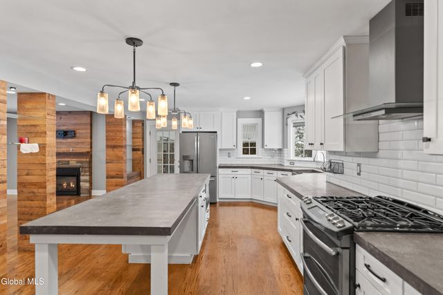 9 Van Dyke Avenue, Amsterdam, NY 12010