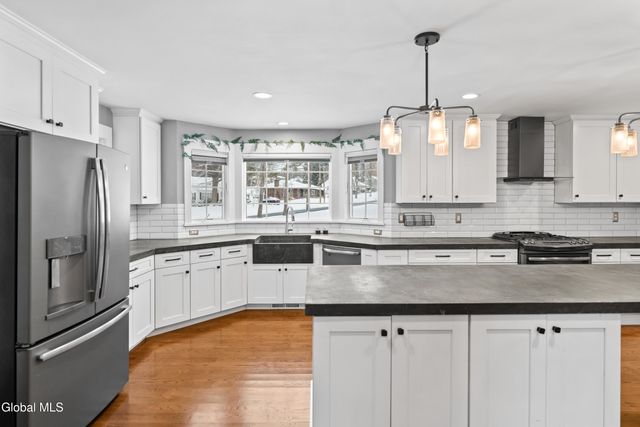 9 Van Dyke Avenue, Amsterdam, NY 12010