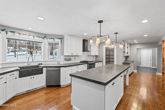 9 Van Dyke Avenue, Amsterdam, NY 12010