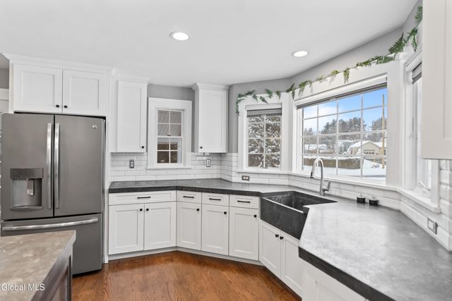 9 Van Dyke Avenue, Amsterdam, NY 12010