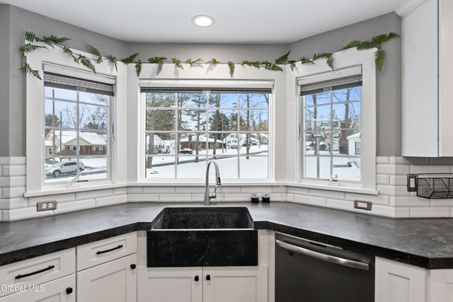 9 Van Dyke Avenue, Amsterdam, NY 12010