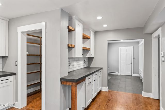 9 Van Dyke Avenue, Amsterdam, NY 12010