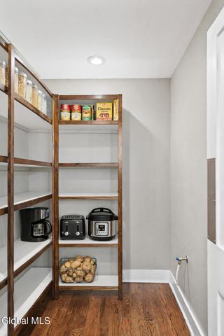 9 Van Dyke Avenue, Amsterdam, NY 12010