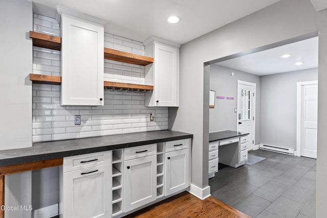 9 Van Dyke Avenue, Amsterdam, NY 12010