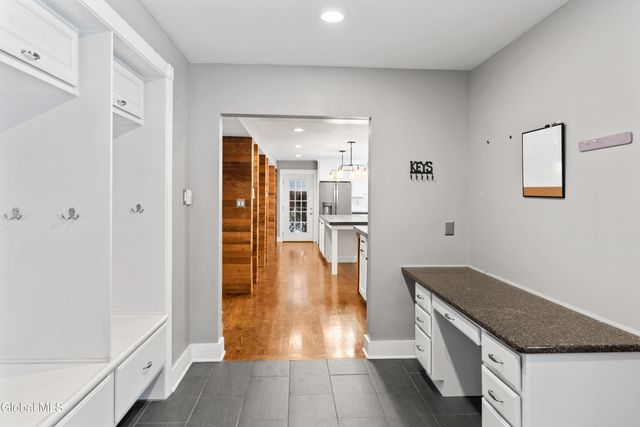 9 Van Dyke Avenue, Amsterdam, NY 12010