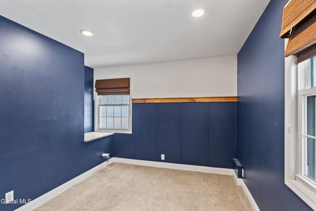 9 Van Dyke Avenue, Amsterdam, NY 12010