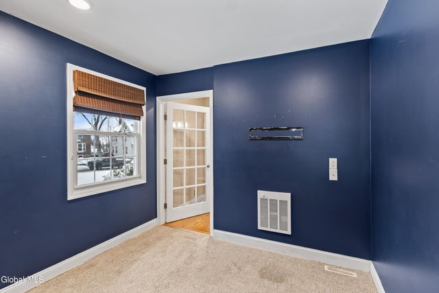 9 Van Dyke Avenue, Amsterdam, NY 12010