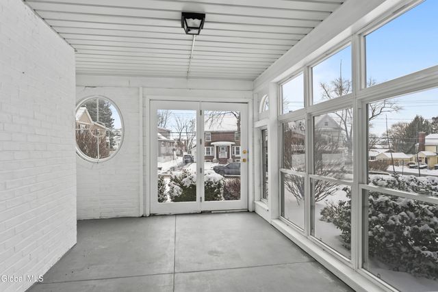 9 Van Dyke Avenue, Amsterdam, NY 12010