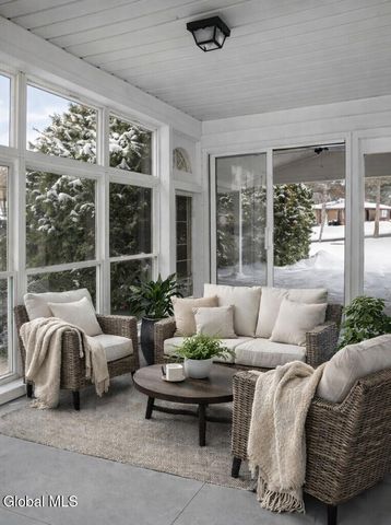 9 Van Dyke Avenue, Amsterdam, NY 12010