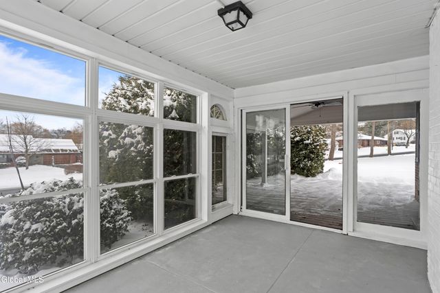 9 Van Dyke Avenue, Amsterdam, NY 12010