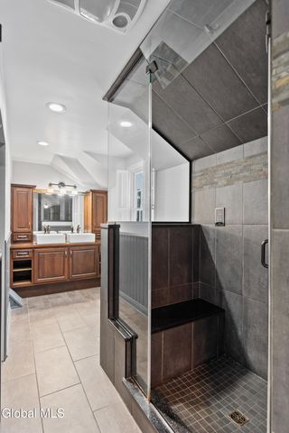 9 Van Dyke Avenue, Amsterdam, NY 12010