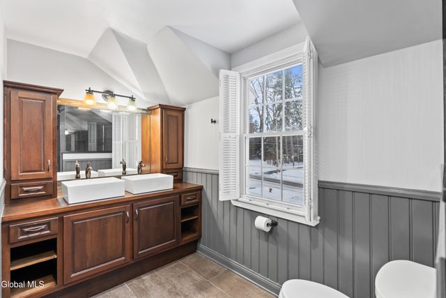 9 Van Dyke Avenue, Amsterdam, NY 12010