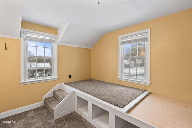 9 Van Dyke Avenue, Amsterdam, NY 12010