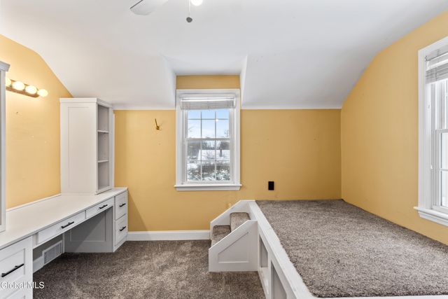 9 Van Dyke Avenue, Amsterdam, NY 12010