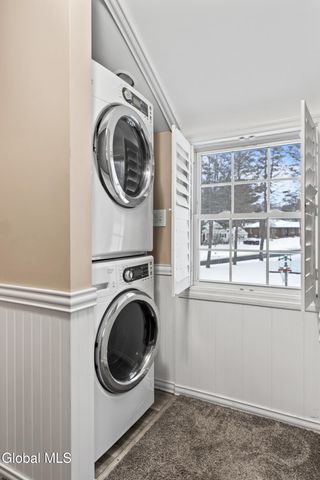 9 Van Dyke Avenue, Amsterdam, NY 12010