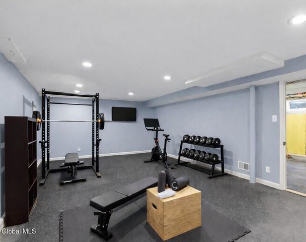 9 Van Dyke Avenue, Amsterdam, NY 12010