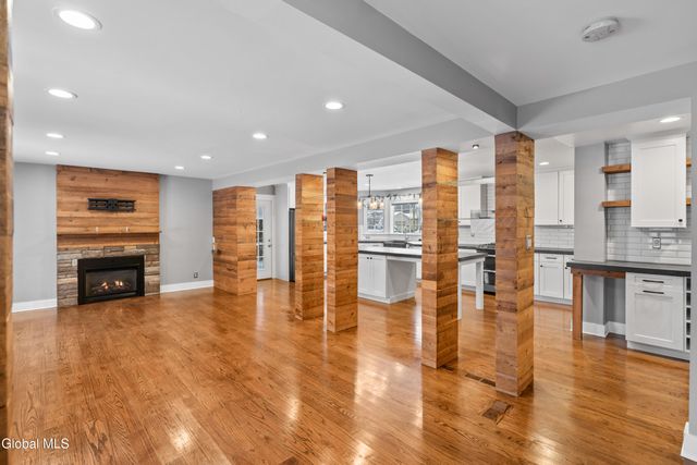 9 Van Dyke Avenue, Amsterdam, NY 12010