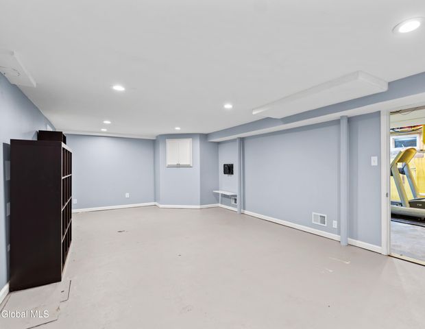 9 Van Dyke Avenue, Amsterdam, NY 12010