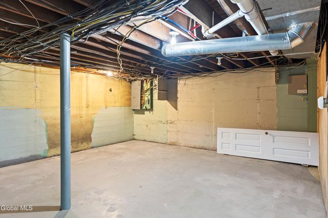 9 Van Dyke Avenue, Amsterdam, NY 12010