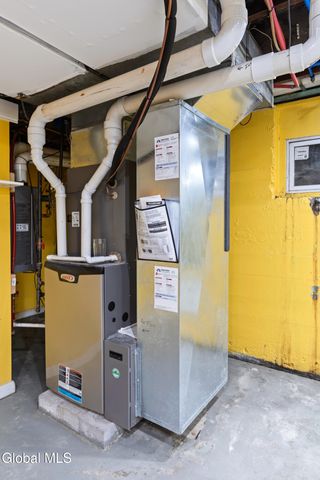 9 Van Dyke Avenue, Amsterdam, NY 12010