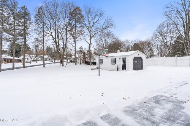 9 Van Dyke Avenue, Amsterdam, NY 12010