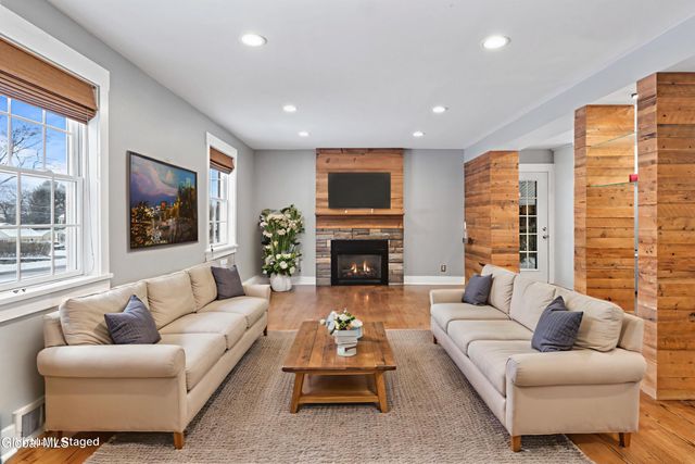 9 Van Dyke Avenue, Amsterdam, NY 12010