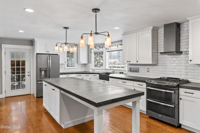 9 Van Dyke Avenue, Amsterdam, NY 12010