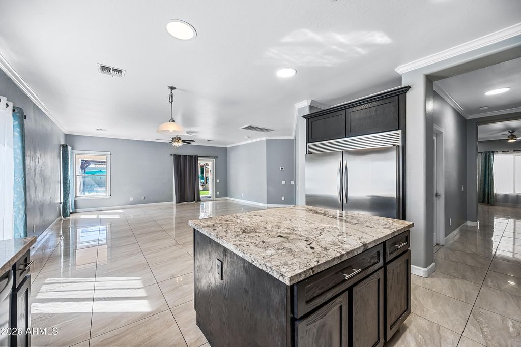 Image 11 of property listing at 806 S 118TH Lane, Avondale, AZ 85323