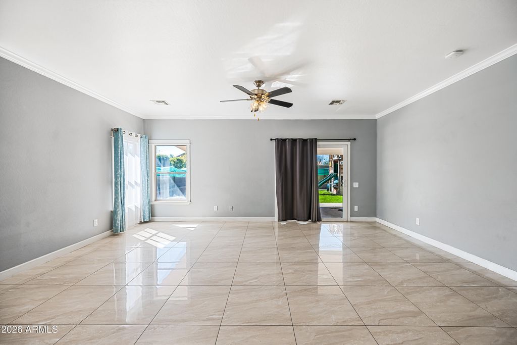 Image 13 of property listing at 806 S 118TH Lane, Avondale, AZ 85323