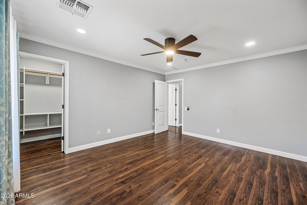 Image 30 of property listing at 806 S 118TH Lane, Avondale, AZ 85323