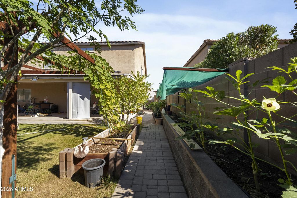 Image 37 of property listing at 806 S 118TH Lane, Avondale, AZ 85323