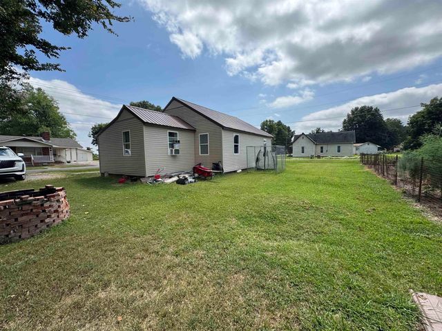 487 S Garfield Avenue, Piggott, AR 72454